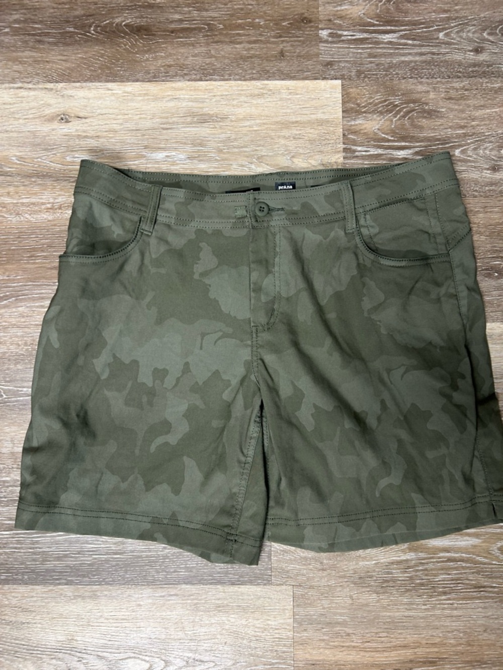 prAna Halle II 7-inch Cross-Functional Hiking Shorts Sage Camo, Size 14